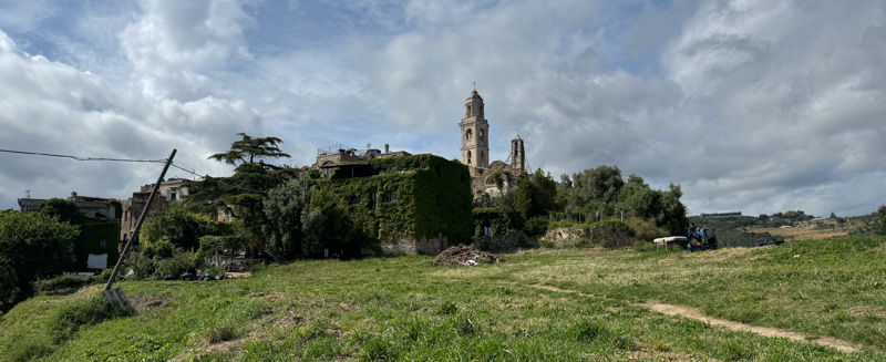 Bussana Vecchia ist ein Besuch wert